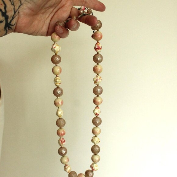 Vintage 1960s Necklace, Pink and White Large Beads with Gold Spacers Mod Jewelry - Picture 8 of 9
